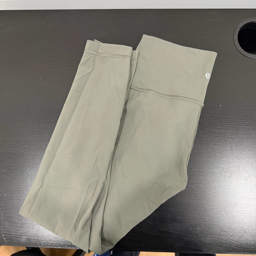 lululemon wunder under leggings - 25 inch inseam - size 6 - luxtreme